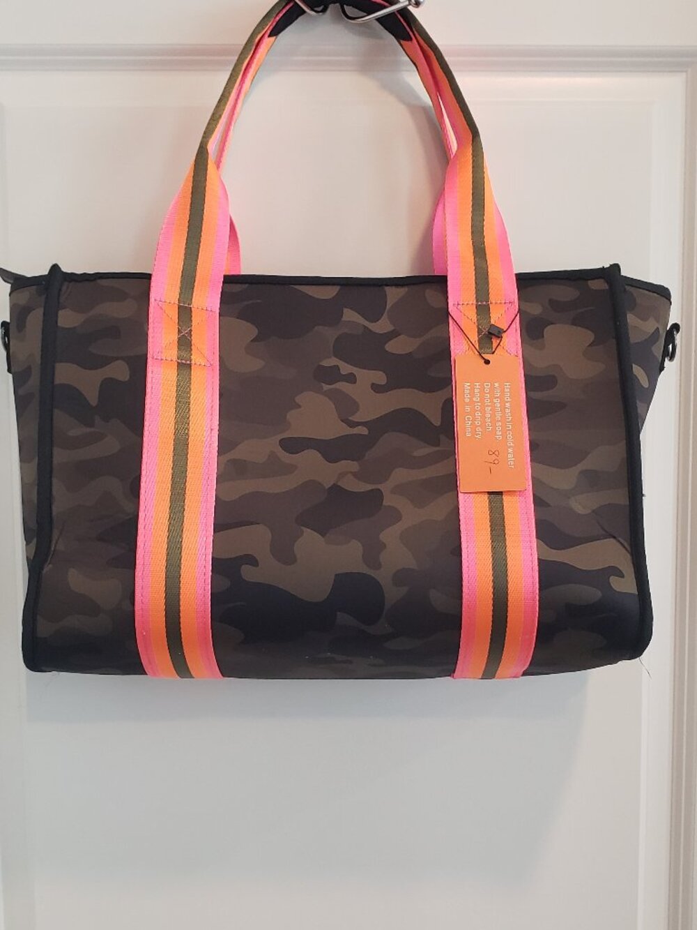 NWT- Haute Shore Tote w Extra Crossbows Strap